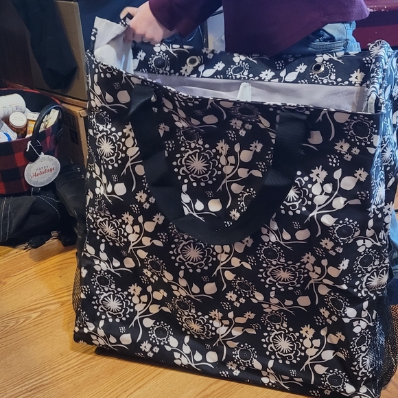 Large tote - Picture 3 of 10